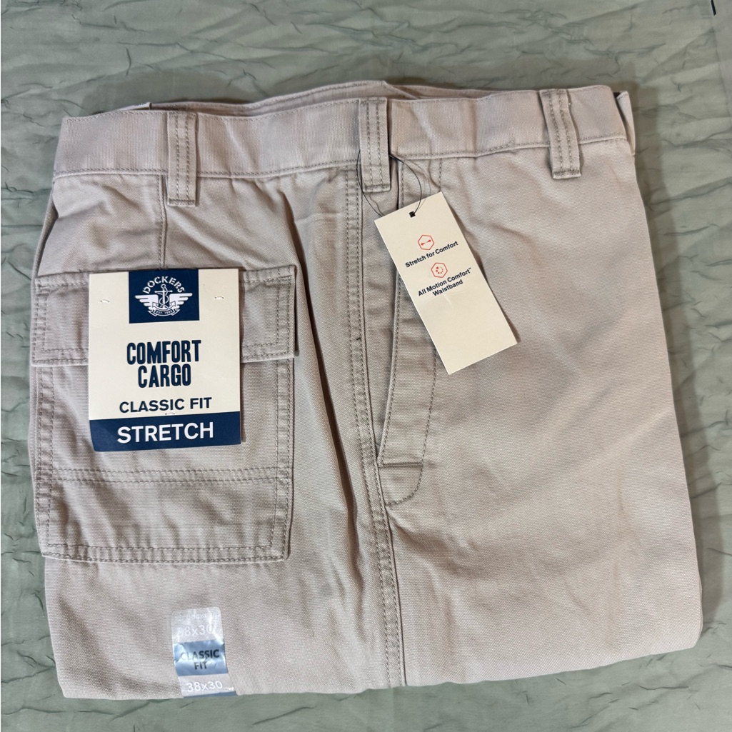 Dockers Classic Fit Stretch Cargo Pants In Light Tan